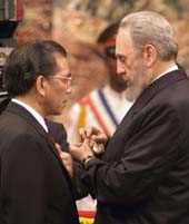 El pasado sbado, el Comandante en Jefe Fidel Castro le condecor con la Orden Jos Mart, la ms alta condecoracin del estado cubano.