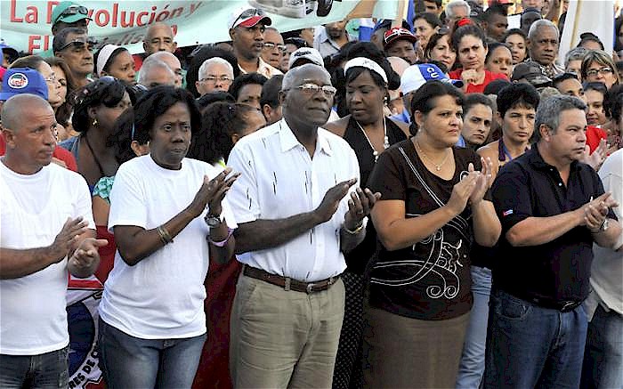 Salvador Vald�s Mesa, Mercedes L�pez Acea e Ulises Guilarte de Nacimiento, hanno guidato la tradizionale manifestazione sulla Collina Lenin.