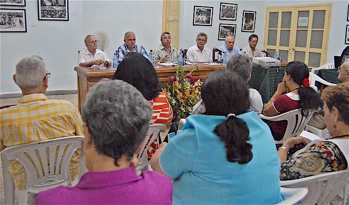 Storiografi professori investigatori e studiosi del mondo del lavoro e sindacale di cinque paesi partecipano al seminario. 