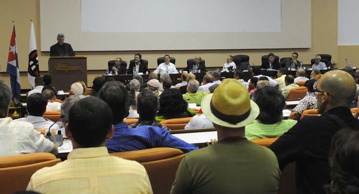 Ra�l leitete die Abschlusstagung des VIII. Kongresses des Verbandes der Schriftsteller und K�nstler Kubas