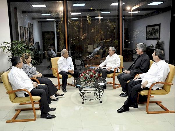 Ral traf sich mit dem gewhlten Prsidenten El Salvadors, Salvador Snchez Cern. Foto: Estudio Revolucin