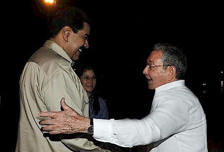 Ra�l verabschiedete Nicol�s Maduro am Flughafen 