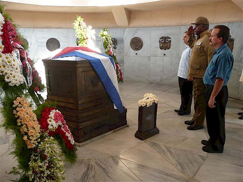 Gabriel Blanco, il colonnello Ricardo Rígel e Jorge Juan Lozano hanno guidato l’omaggio.