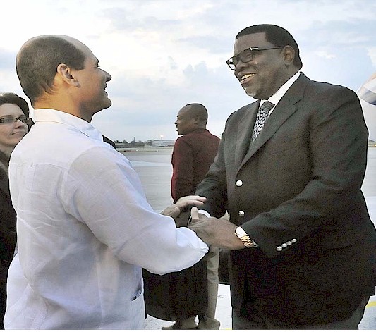 Il primo ministro della Namibia, Hage Gottfried Geingob, è stato ricevuto dal vice ministro cubano delle Relazioni Estere, Rogelio Sierra.