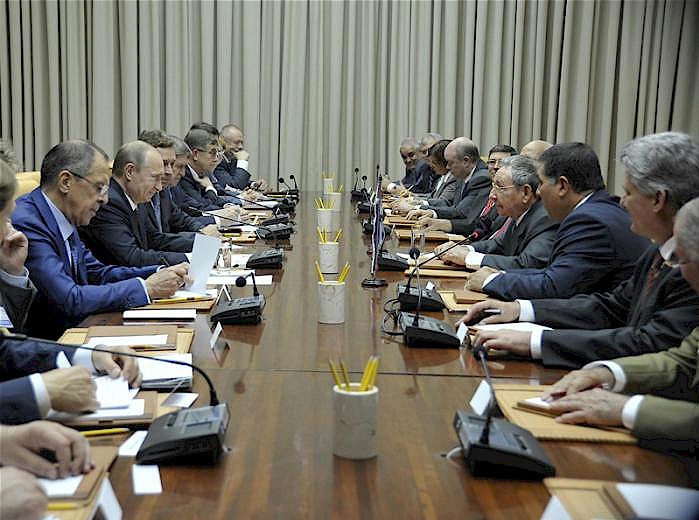 Raúl and Putin hold official talks