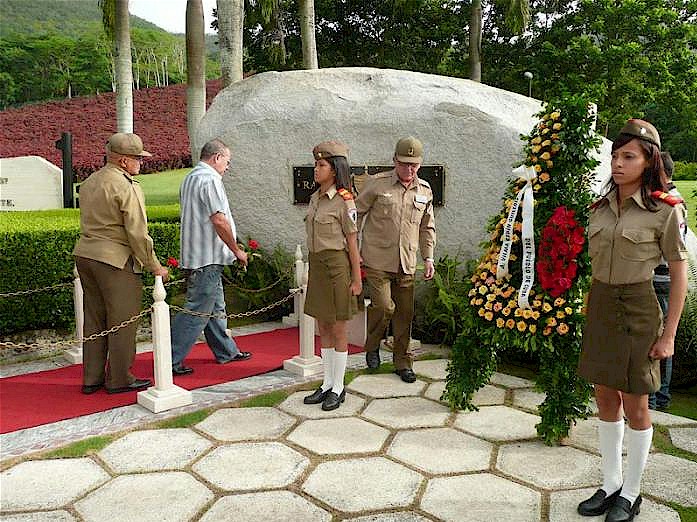 Nel mausoleo del II Fronte si  reso omaggio a  Vilma a nome del Popolo  di Cuba. 