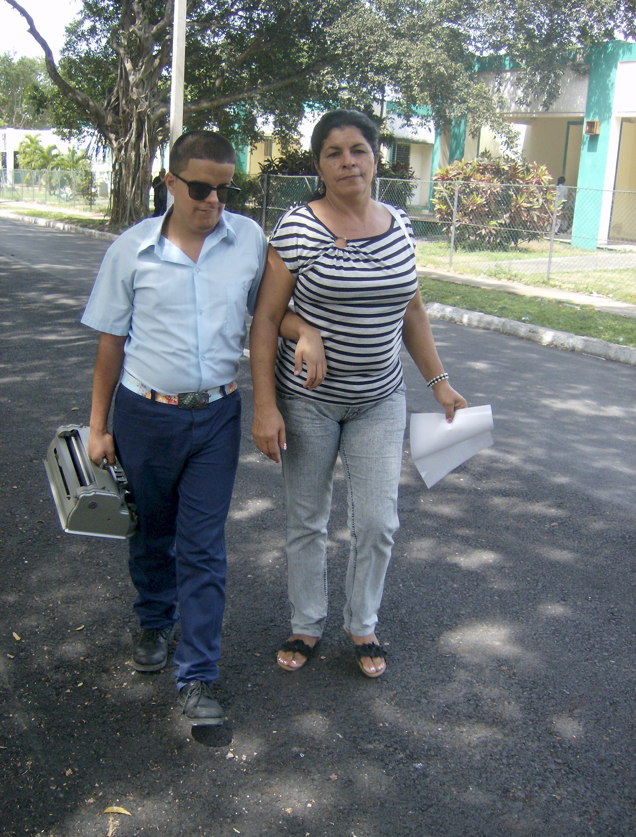 It is difficult for parents to teach their blind and visually impaired children, but with consistency and faith they can help them progress, emphasized Claribel Frmeta, Reiniels mother. 