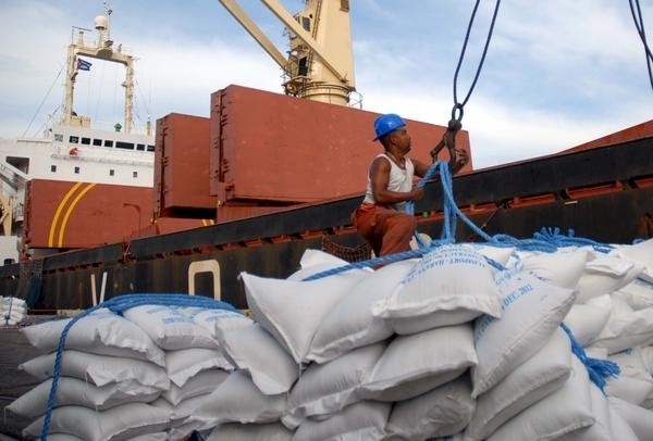 Cuban importers are obliged to spend significant funds on shipping and insurance, as a result of the blockade regulation which prohibits ships which have visited Cuba from docking in the U.S. for several months.