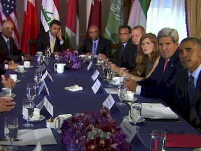 Ignoring international law, the American president, Barack Obama, fine tunes his aerial bombing campaign in Syria with his allies in the Gulf (New York, September 23, 2014.